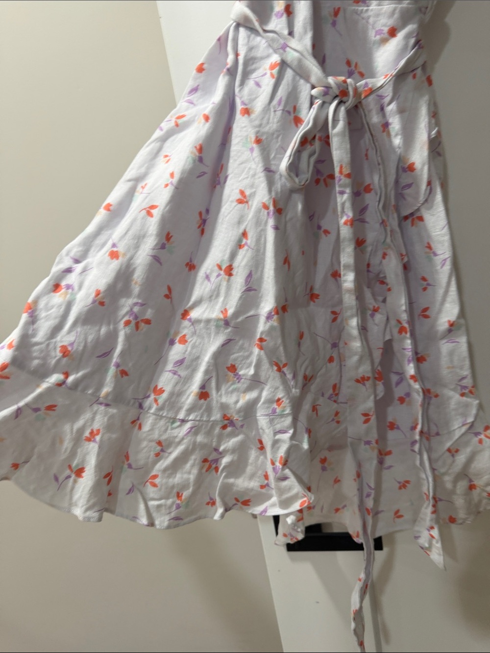 Sleeveless White Floral Wrap Dress with Ruffle Trim - Picture 4 of 8